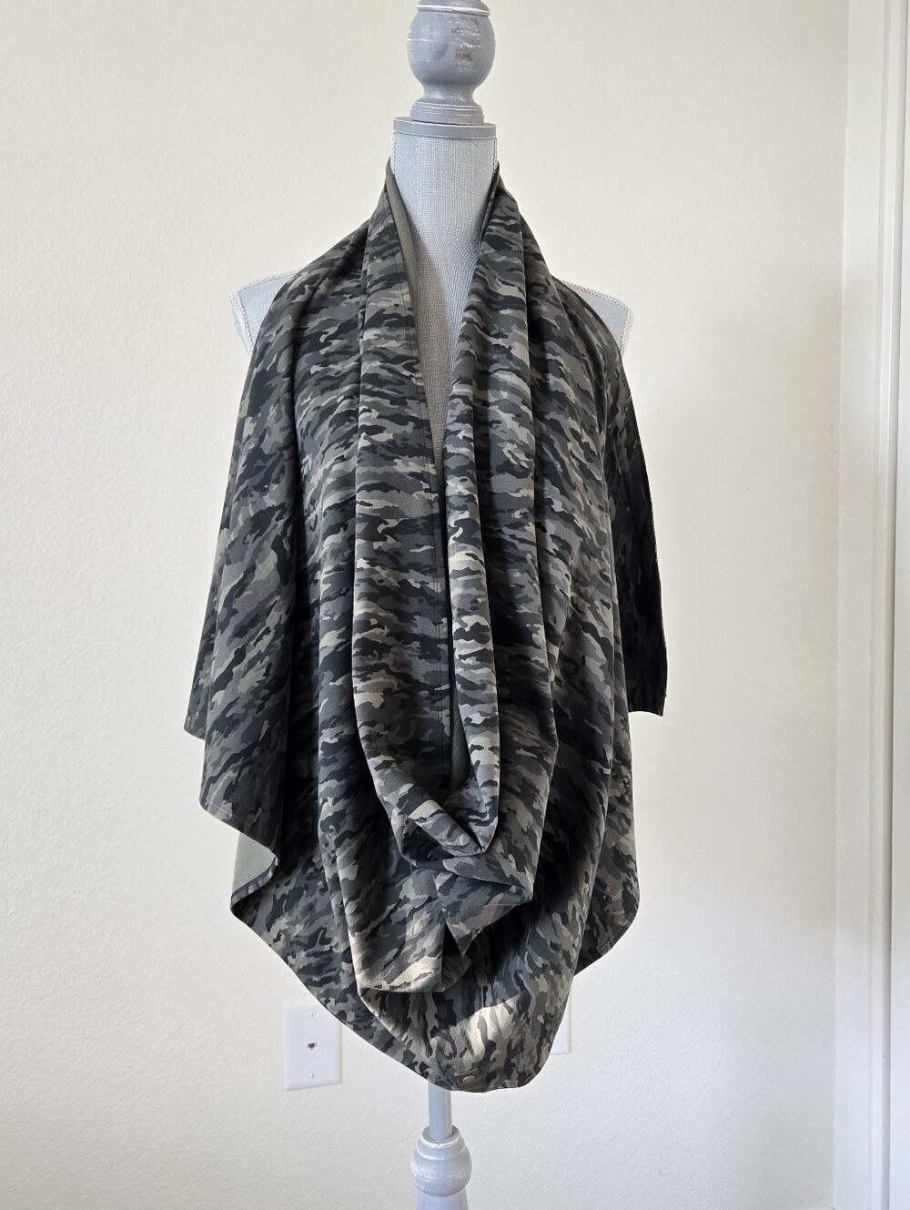 Lululemon Vinyasa Scarf Evergreen Camo Green Multi Print Wrap Shawl  58"×27"